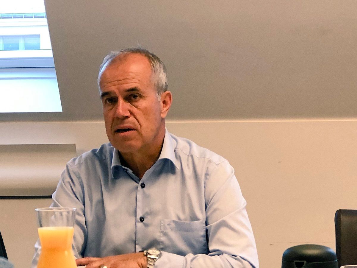 Vincent Lavenu, le manager de l'équipe, a choisi les hommes pour encadrer Romain Bardet.