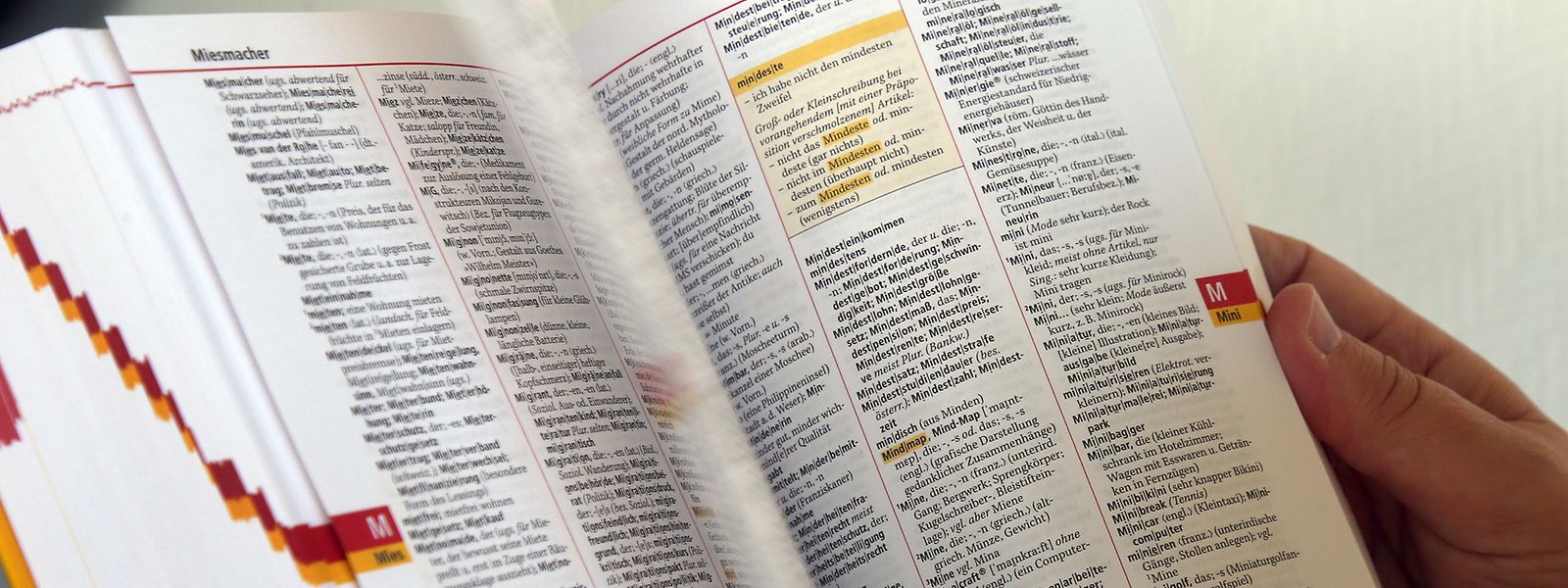 Wie wird denn nun gegendert? Der „Duden“ will keine Stoßrichtung vorgeben - daher bleibt die Sternchen-Frage weiterhin unbeantwortet.