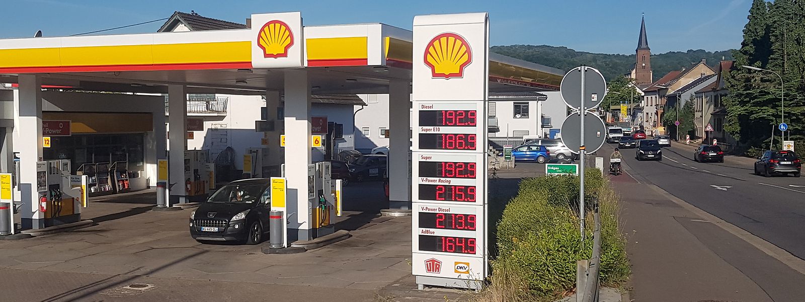 En Allemagne, comme ici à Merzig (Sarre), les prix des carburants ont fortement chuté mercredi dernier, à la faveur d'une aide du gouvernement fédéral.