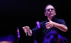 Der US-amerikanische und in London lebende Dirigent Robert Ziegler erlitt vor den Augen der Musiker und Zuschauer am Samstagabend auf der Bühne der Philharmonie einen Schwächenanfall. 