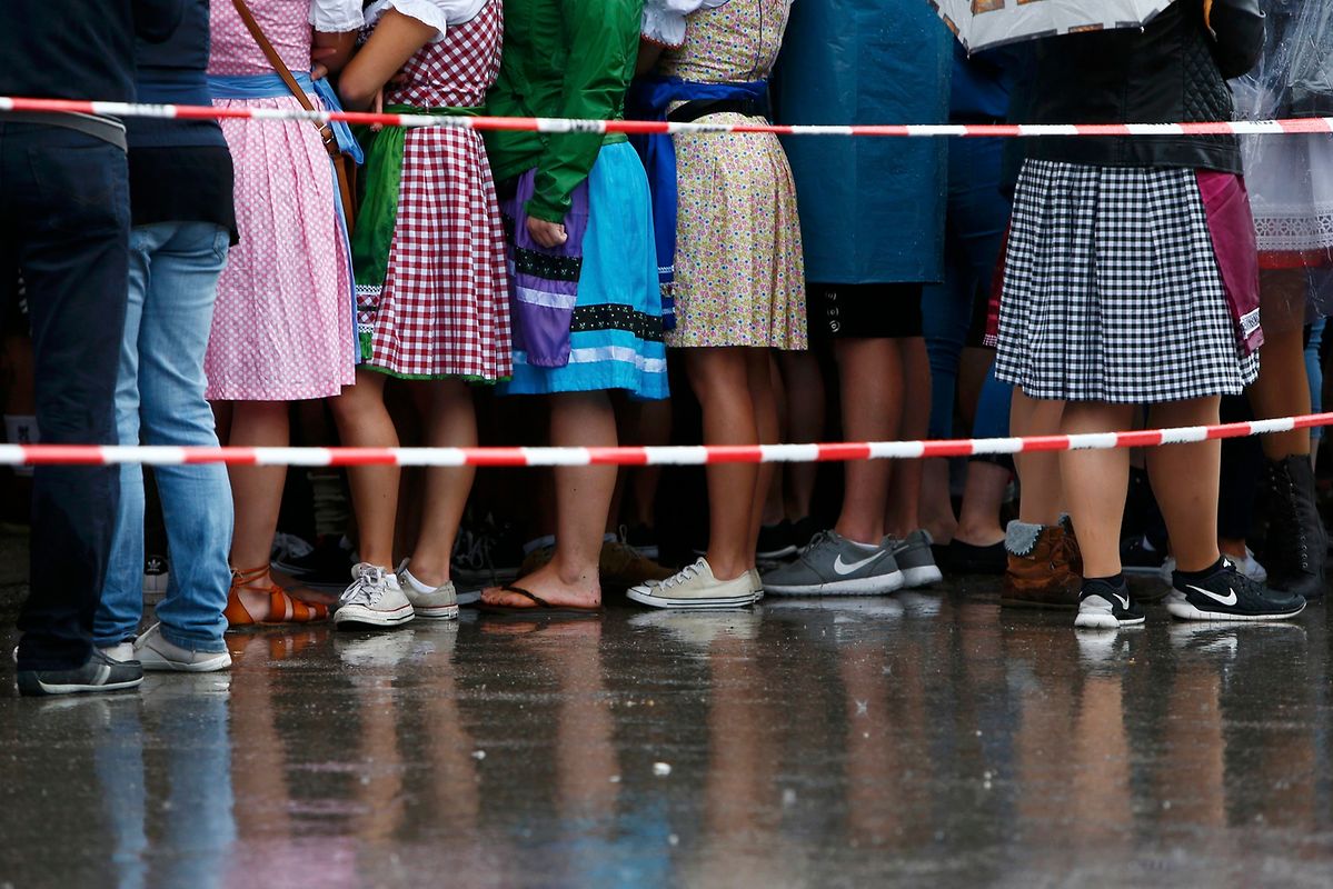 Sneaker oder doch gleich Flip-Flops? Es könnte nasse Füße geben.