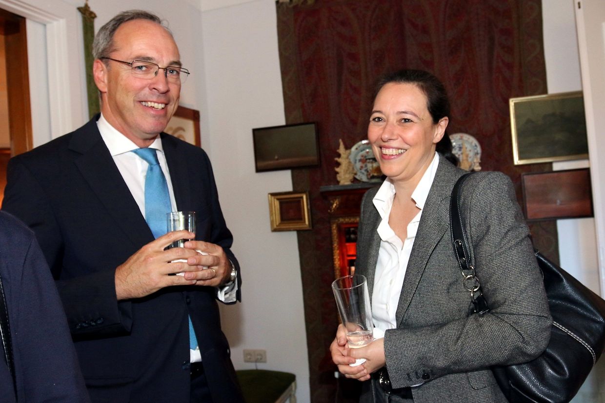 O embaixador do Luxemburgo em Lisboa, Paul Schmit, e a conselheira comunal CSV na autarquia da cidade do Luxemburgo, a luso-descendente Isabel Wiseler-Lima 