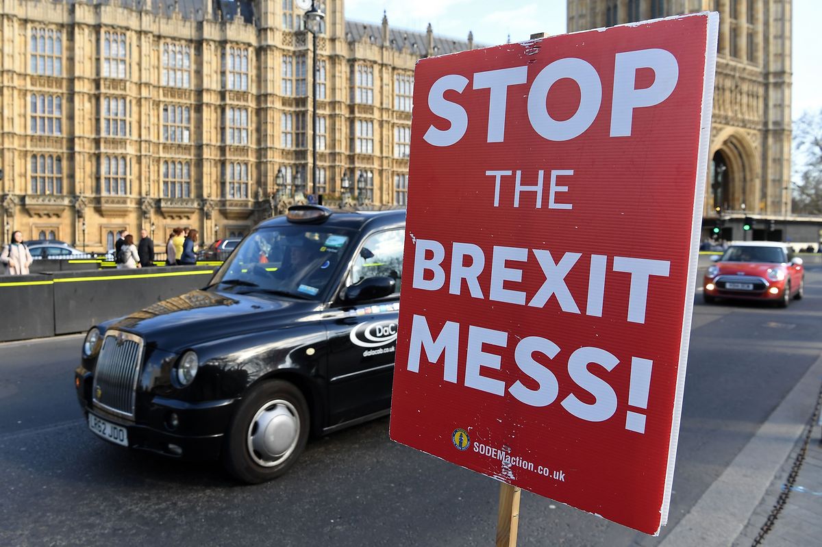 Eigentlich sollten die Briten die EU am 29. März verlassen, doch vimmer noch herrsch Uneinigkeit darüber, wie es weiter gehen soll.