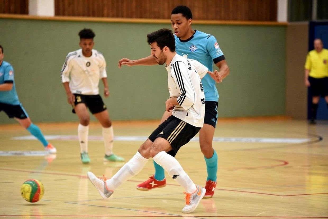 Marcelo Fortes Varela (Futsal US Esch) et Carlos Soares de l'ALSS Futsal
Munsbach qui n'a pas fait dans la demi-mesure.