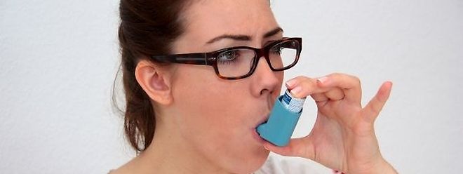 Ein Asthmaspray sollte man immer dabei haben - auch beim Ausdauersport. 