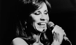 (FILES) Brazilian singer Astrud Gilberto performs on stage during a Jazz Festival on July 16, 1982, at The Hague. Gilberto, the Brazilian singer whose soft, beguiling voice made "The Girl from Ipanema" a worldwide sensation in the 1960s and provided a huge boost to the budding bossa nova genre, has died at age 83, her family said. "I come bearing the sad news that my grandmother became a star today and is next to my grandfather Joao Gilberto," Sofia Gilberto wrote on social media early June 6, 2023. (Photo by P. STOLK / ANP / AFP)
