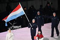Luxembourgës flagbearer Matthieu Osch leads the delegation parade during the opening ceremony of the Pyeongchang 2018 Winter Olympic Games at the Pyeongchang Stadium on February 9, 2018. / AFP PHOTO / Martin BUREAU