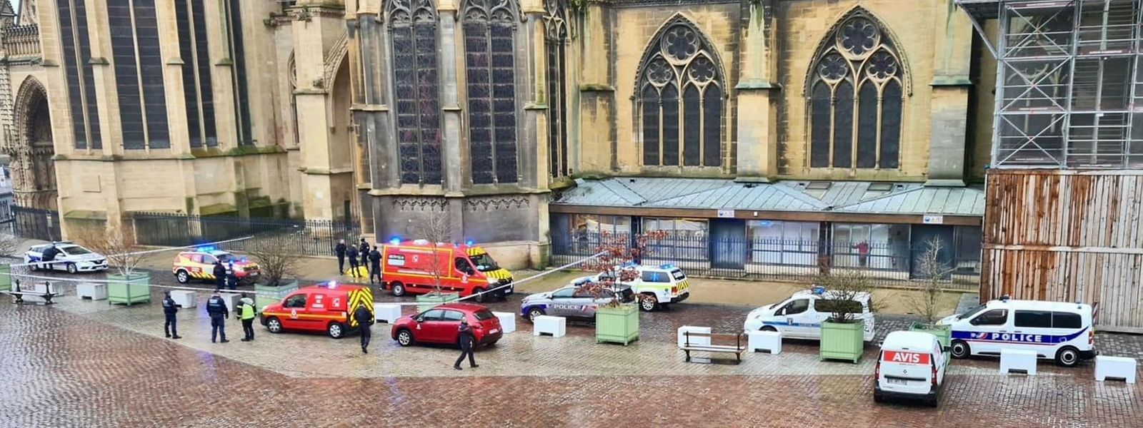 Le maire de Metz François Grosdidier a publié cette photo sur les réseaux sociaux montrant l'intervention des secours .