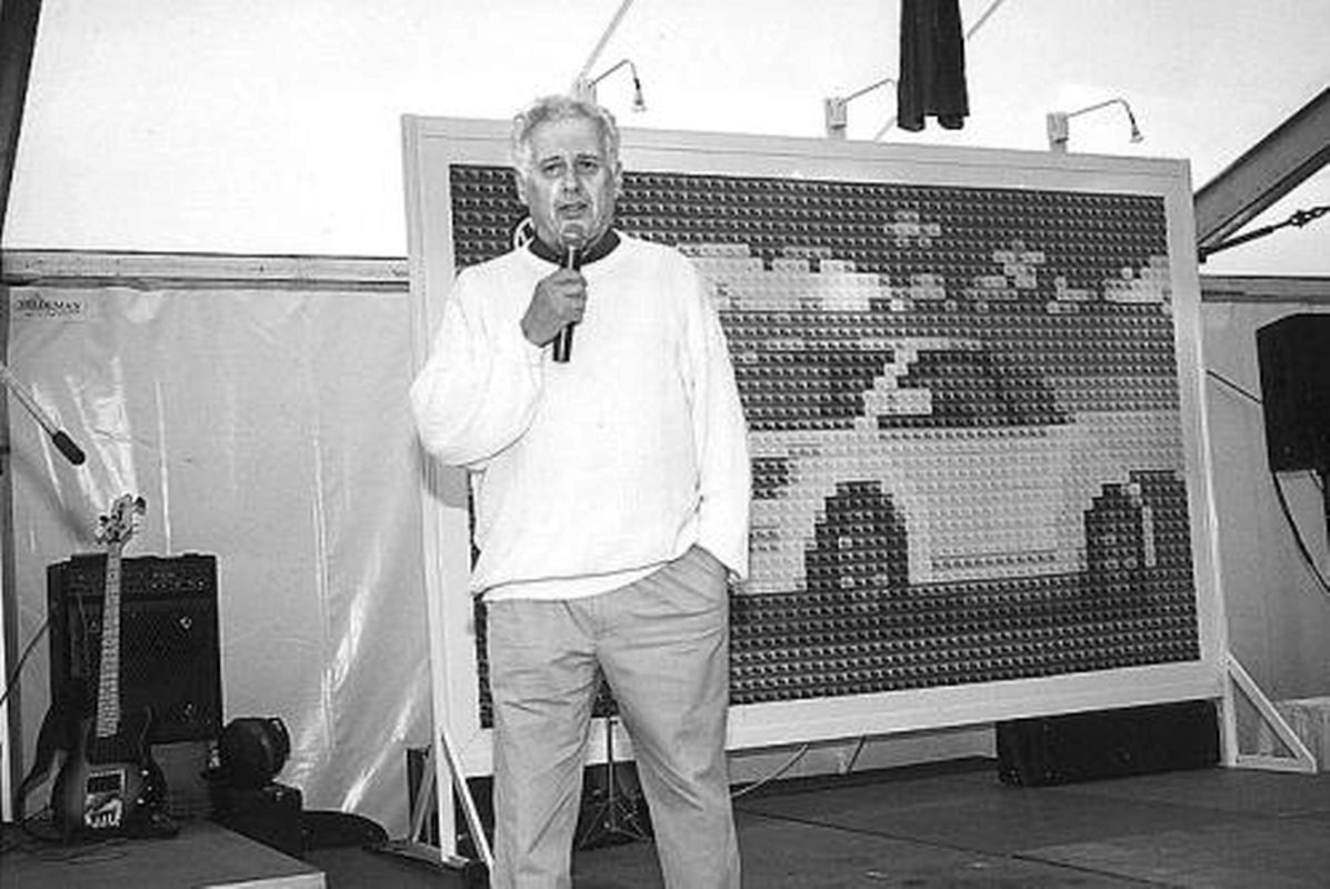 1998 feierte André Losch im Kreise seiner Mitarbeiter das 50-jährige Bestehen des Importeur-Vertrages mit VW. 