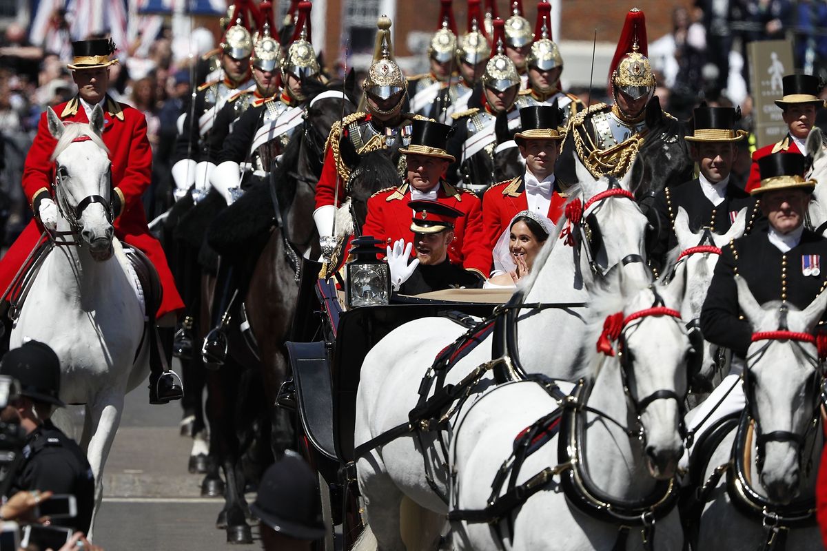 Nach der Trauung fuhr das Brautpaar in einer offenen Kutsche durch das Dorf. 