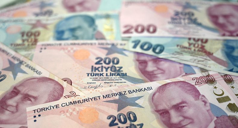 (FILES) This file photograph taken on December 7, 2021, shows Turkish lira banknotes on display in Istanbul. - Turkey's annual inflation rate surged to its highest level in December since 2002, official data showed January 3, 2022, after a currency crisis late last year. Consumer prices jumped to 36.1 percent last month from the same period in 2020, up from 21.3 percent in November, according to the Turkish statistics office (Photo by Ozan KOSE / AFP)
