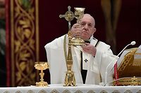 This photo taken and handout on April 12, 2020 by the Vatican Media shows Pope Francis holding the Chalice as he celebrates the Eucharist during Easter Sunday Mass on April 12, 2020 behind closed doors at St. Peter's Basilica in The Vatican, during the country's lockdown aimed at curbing the spread of the COVID-19 infection, caused by the novel coronavirus. (Photo by Handout / VATICAN MEDIA / AFP) / RESTRICTED TO EDITORIAL USE - MANDATORY CREDIT "AFP PHOTO / VATICAN MEDIA" - NO MARKETING - NO ADVERTISING CAMPAIGNS - DISTRIBUTED AS A SERVICE TO CLIENTS