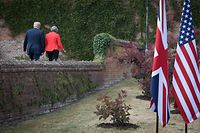 Er liebt sie, er liebt sie nicht: Donald Trump und Theresa May am Freitag in Chequers.