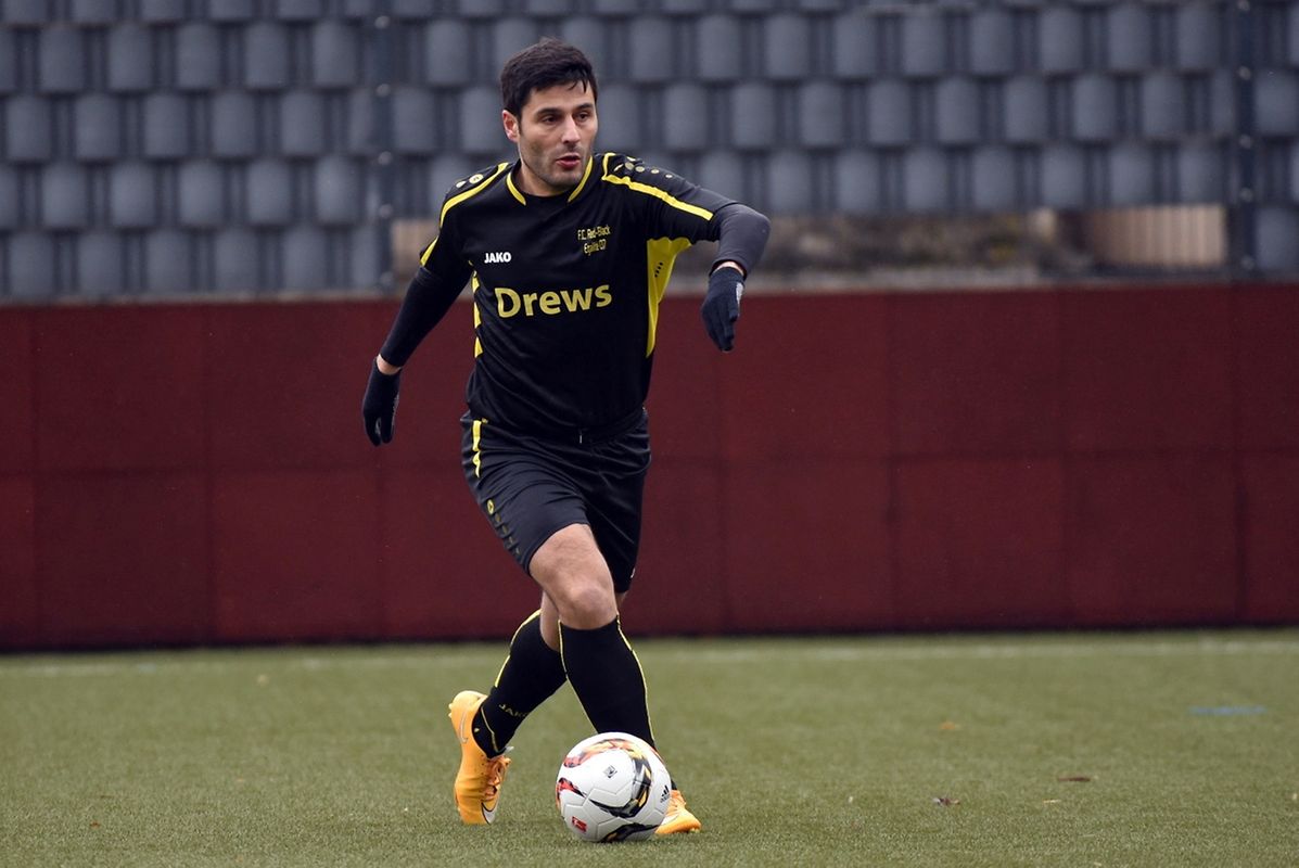 La conduite de balle de Jean-Pierre Almeida (FC Red-Black Egalité) 