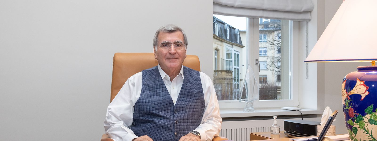 Charles Ruggieri à son bureau au siège de Batipart Invest.