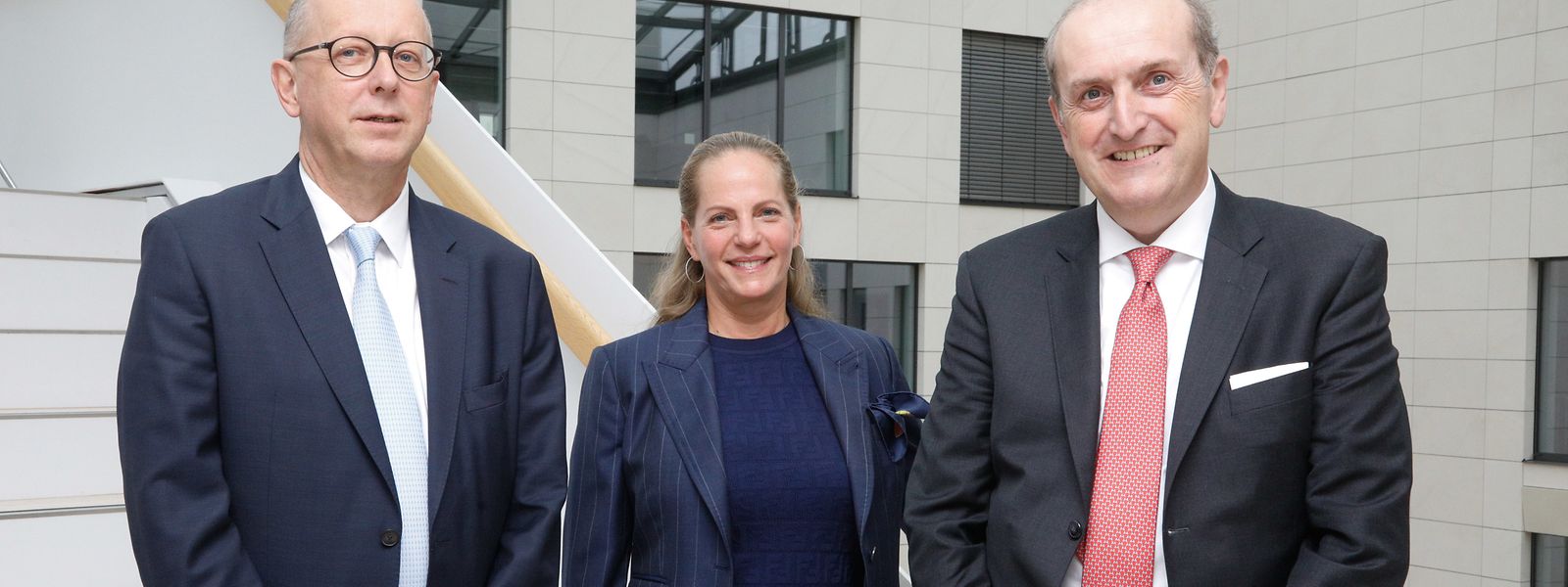François Pauly (à.g.), Ariane de Rothschild, Yves Stein entament la prochaine phase de croissance du groupe.