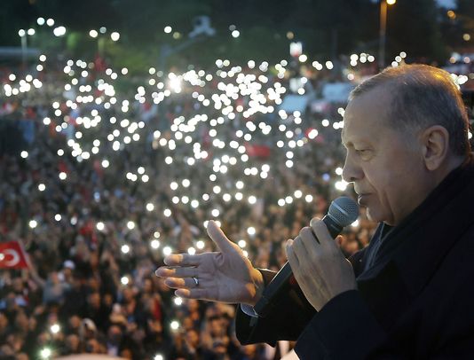 This handout photograph taken and released by the Turkish Presidency Press Office on May 28, 2023 shows Turkish President Recep Tayyip Erdogan addressing supporters gathered outside his residence