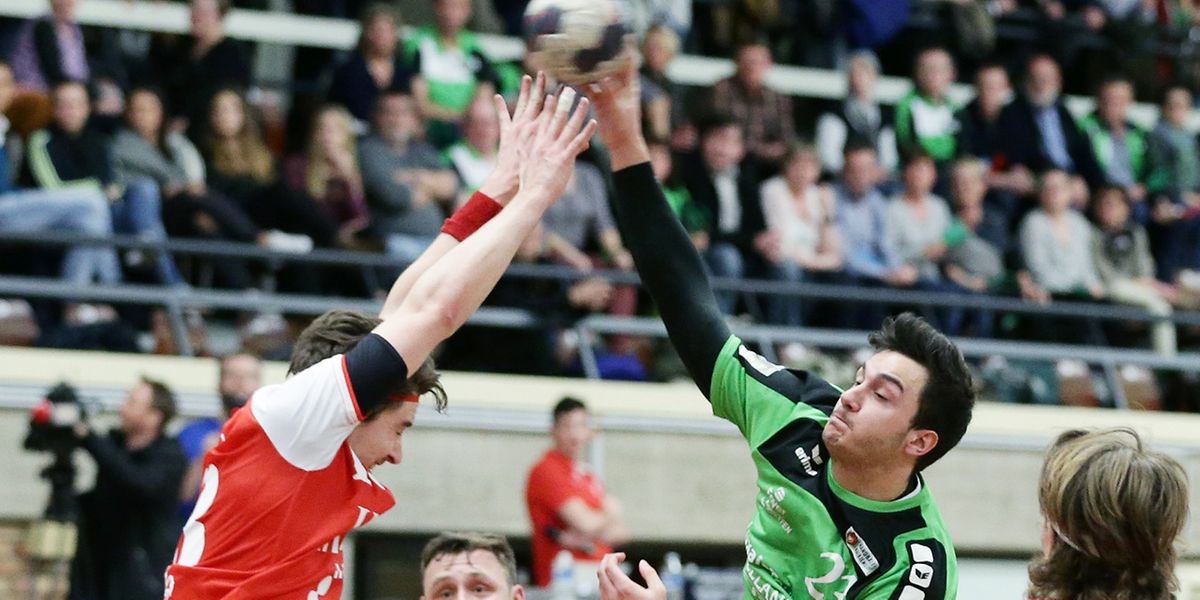 Pol Frères wird von Gilles Thierry (Red Boys) gestört.