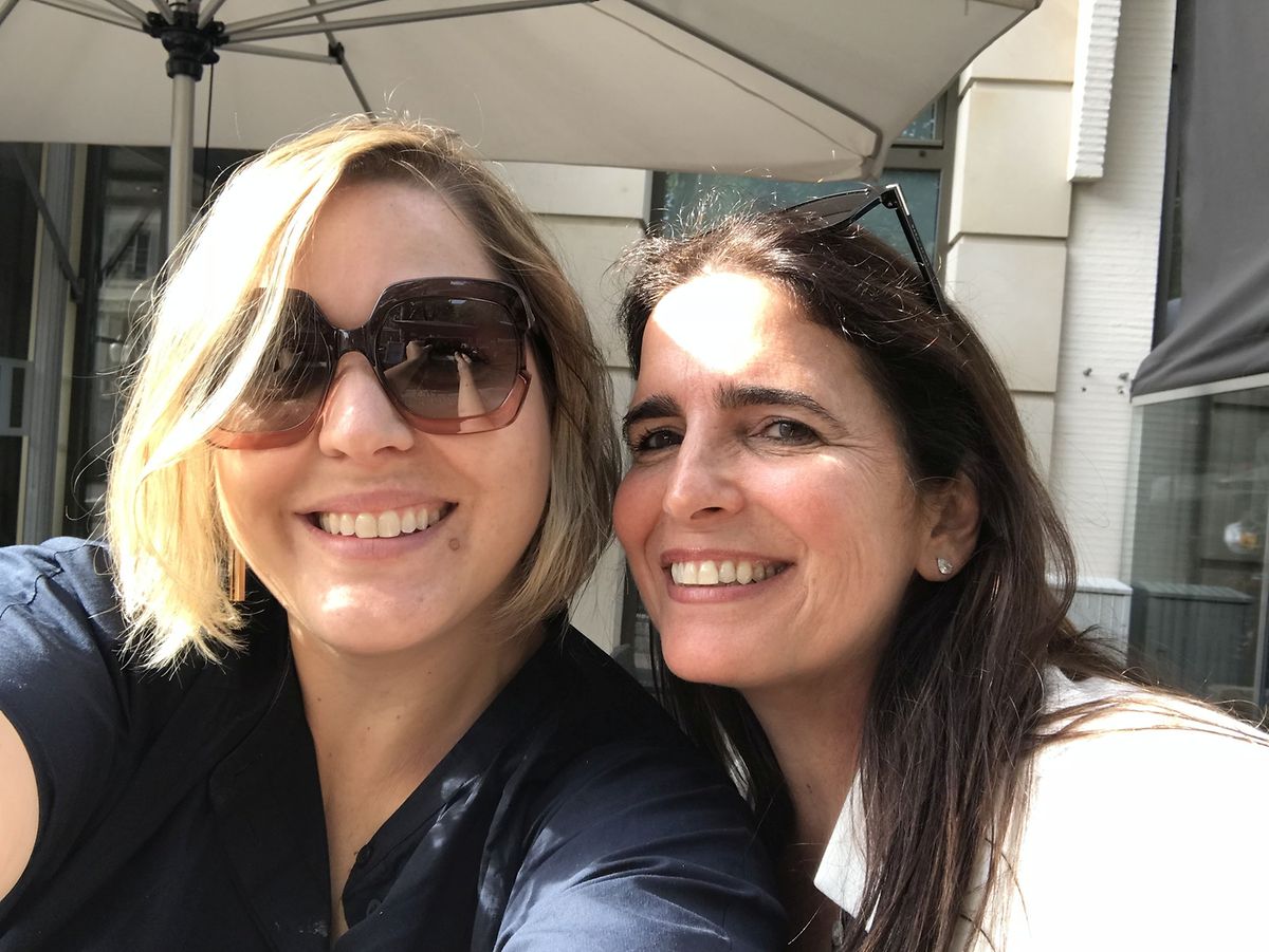 A atriz brasileira Malu Mader veio ao Luxemburgo para pedir o passaporte luxemburguês e tirou uma 'selfie' com a "prima" Flavia Bley. 