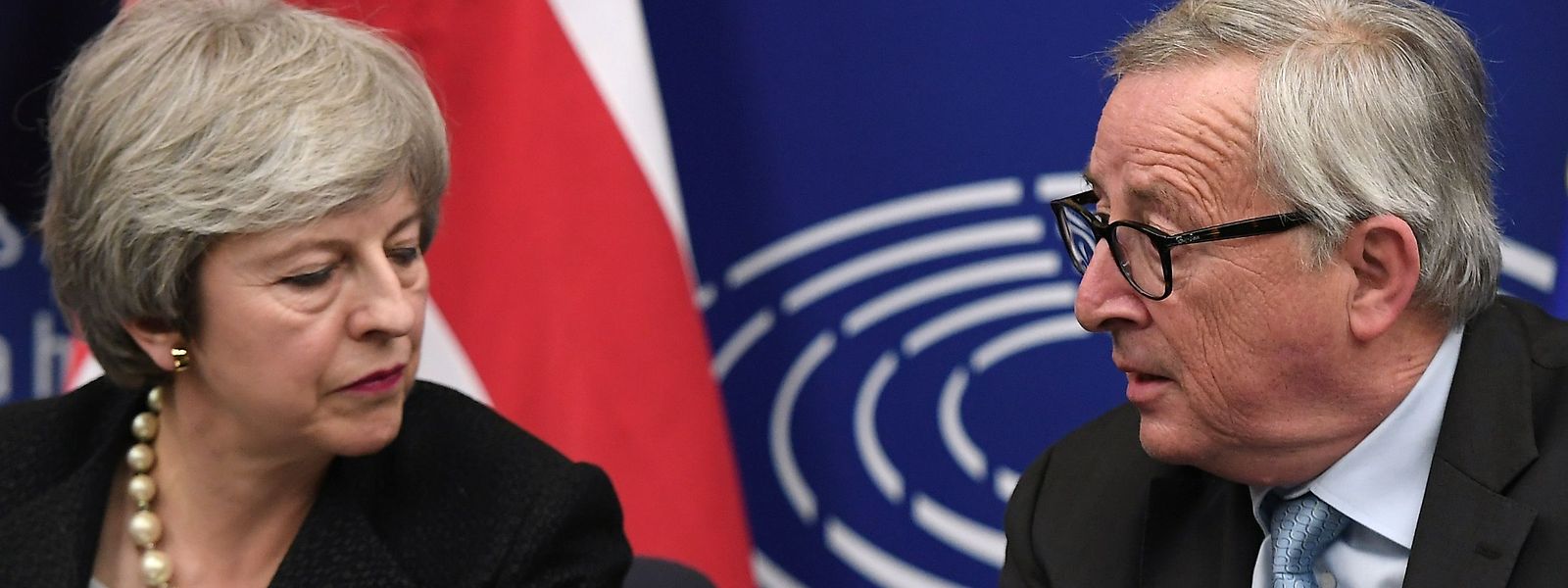Theresa May und Juncker bei der gemeinsamen Pressekonferenz.