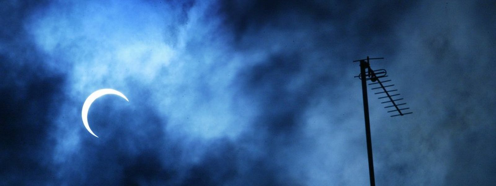 Die partielle Sonnenfinsternis am Freitag dürfte so ähnlich aussehen wie auf diesem Foto, das im Oktober 2005 in Spanien aufgenommen wurde.