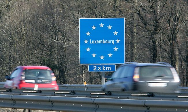 You are entitled to healthcare in your country of residence if you pay social security contributions in Luxembourg. 