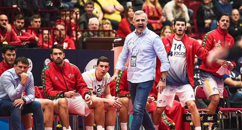 Portugal's head coach Paulo Pereira reacts during the Men's European Handball Championship, main round match between Portugal and Iceland in Malmoe, Sweden on January 19, 2020. (Photo by Jonathan NACKSTRAND / AFP)