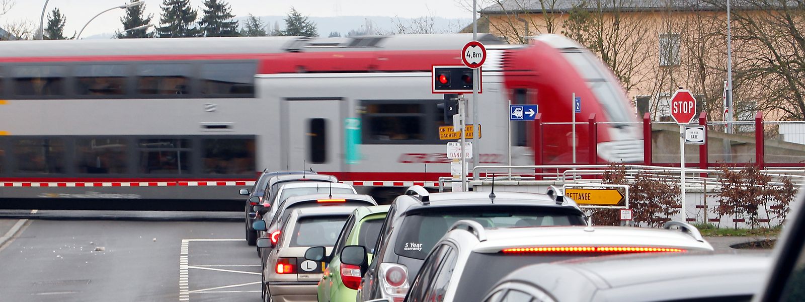 Mehr zu, als offen: Die Bahnschranke in Dippach-Gare sorgt täglich für erhitze Gemüter bei den Autofahrern und Anwohnern.