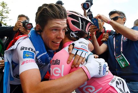 Giro d\'Italia im Radsport: Jungels holt das Rosa Trikot