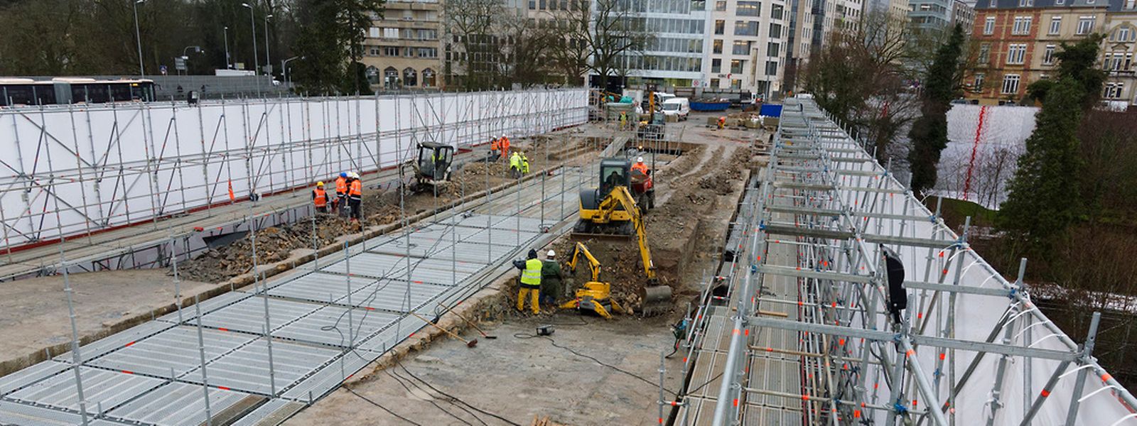 Der Pont Adolphe ist eines der Wahrzeichen unserer Hauptstadt und wird aktuell aufwändig renoviert.