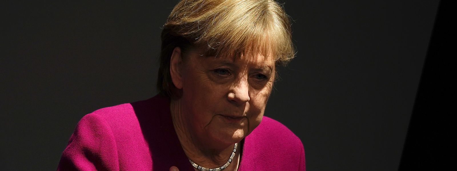 Bundeskanzlerin Angela Merkel (CDU) gibt im Bundestag eine Regierungserklärung zur Corona-Pandemie ab.