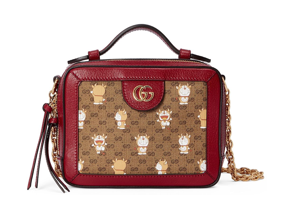 Roboterkatze Doraemon schlüpft bei Gucci ins Büffelkostüm. Tasche, Preis auf Anfrage.