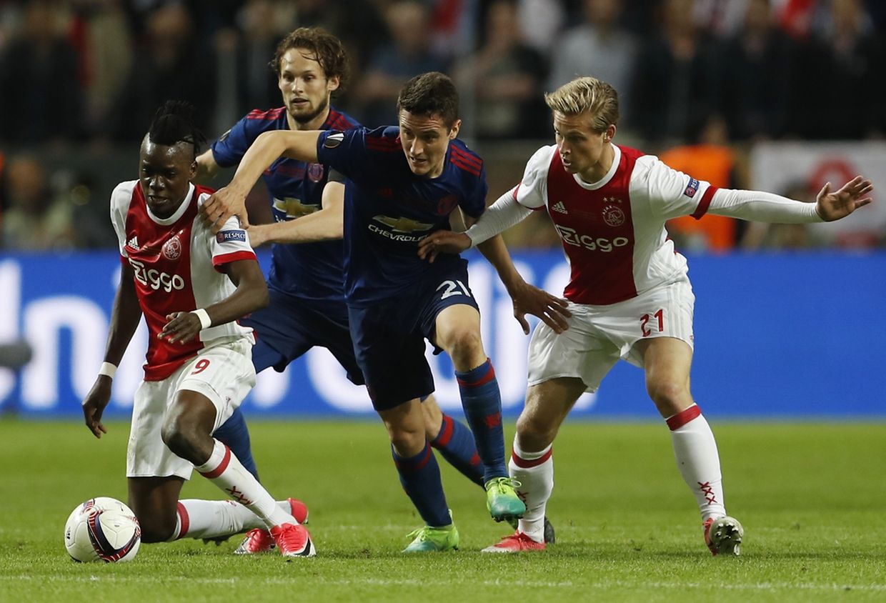 Football Soccer - Ajax Amsterdam v Manchester United - UEFA Europa League Final - Friends Arena, Solna, Stockholm, Sweden - 24/5/17 Manchester United's Ander Herrera and Daley Blind in action with Ajax's Bertrand Traore and Frenkie De Jong  Reuters / Lee Smith Livepic