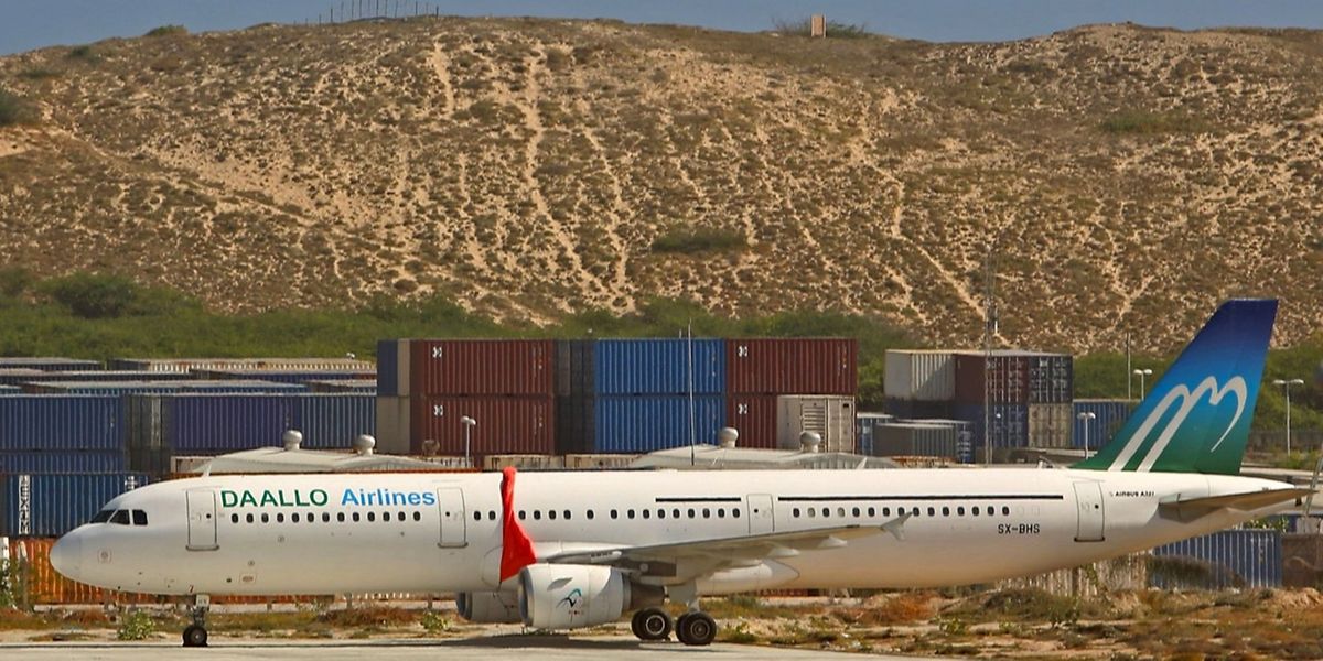 Der Bombenanschlag verlief einigermaßen glimpflich, weil der Pilot das Flugzeug notlanden konnte.