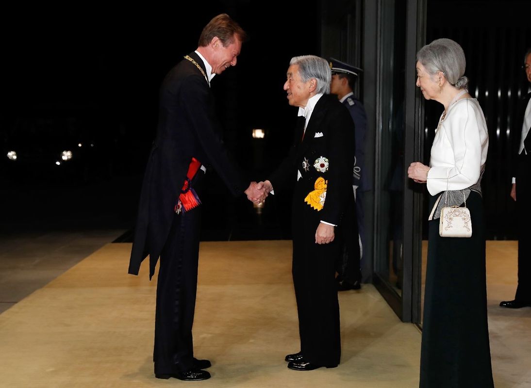 Feierlicher Empfang beim offiziellen Staatsbankett im Palast von Tokio.