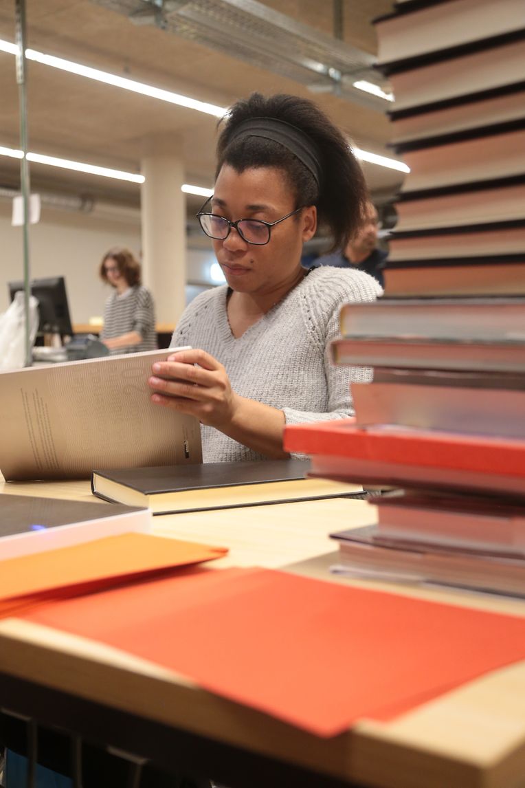 Nach zwei Tagen haben gut 6 500 Titel die Signaturstation passiert. 
