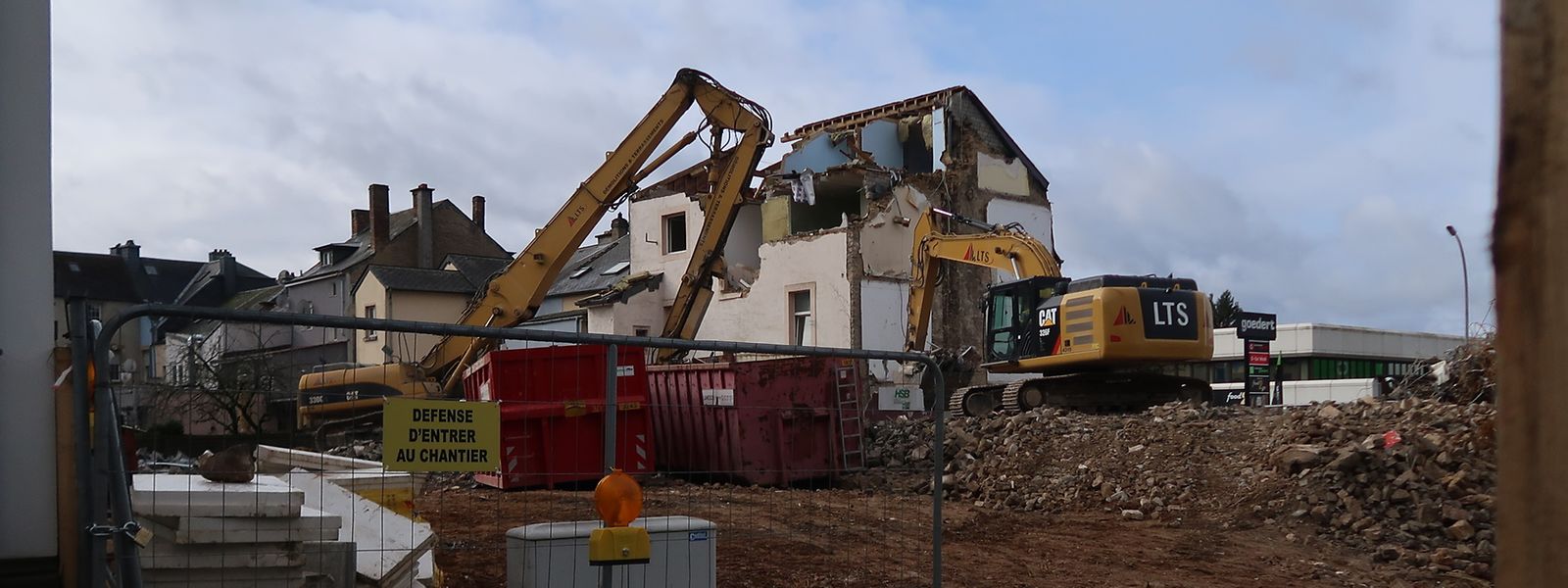 Cinq maisons gommées route d'Esch