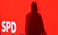 Head of German Social Democratic party (SPD) Martin Schulz' shadow is seen as he speaks during a joint press conference with  SPD parliamentary group leader on February 7, 2018 at the party's headquarters in Berlin after the conservatives and the social democrats sealed a deal on a new coalition.
German Chancellor hailed a hard-fought deal on a new "grand coalition" government which she said international partners had long been waiting for. / AFP PHOTO / Tobias SCHWARZ