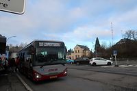 Die Buslinien 110 und 111, die Echternach mit Luxemburg-Stadt verbinden (auf dem Bild der Busbahnhof in Junglinster), fahren seit Dezember bis zur Haltestelle „Theater“ in Limpertsberg.