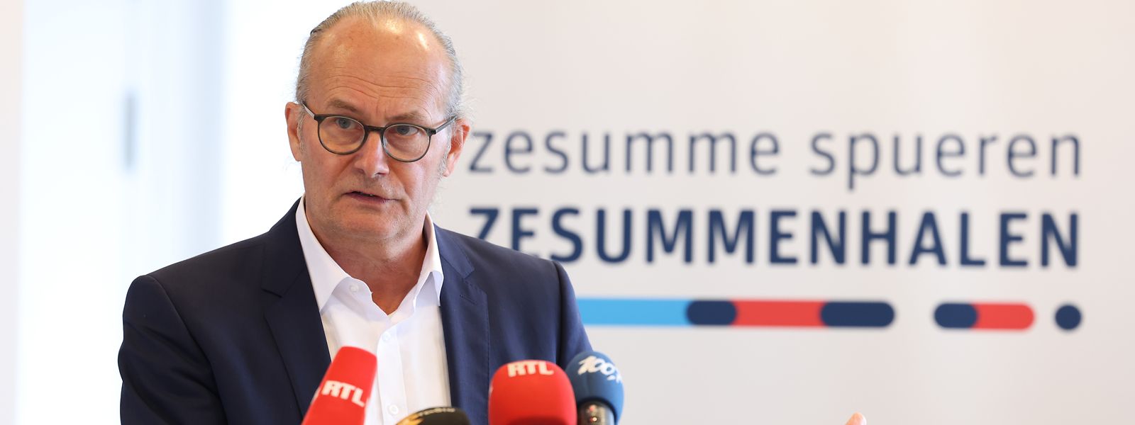 Energieminister Claude Turmes (Déi Gréng) mit dem Narrativ der Sparkampagne: „Zesumme spueren - Zesummenhalen“.