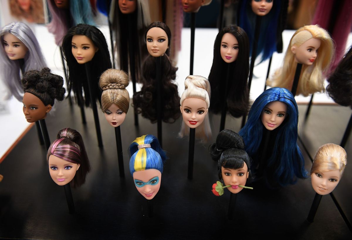 perruque barbie adulte