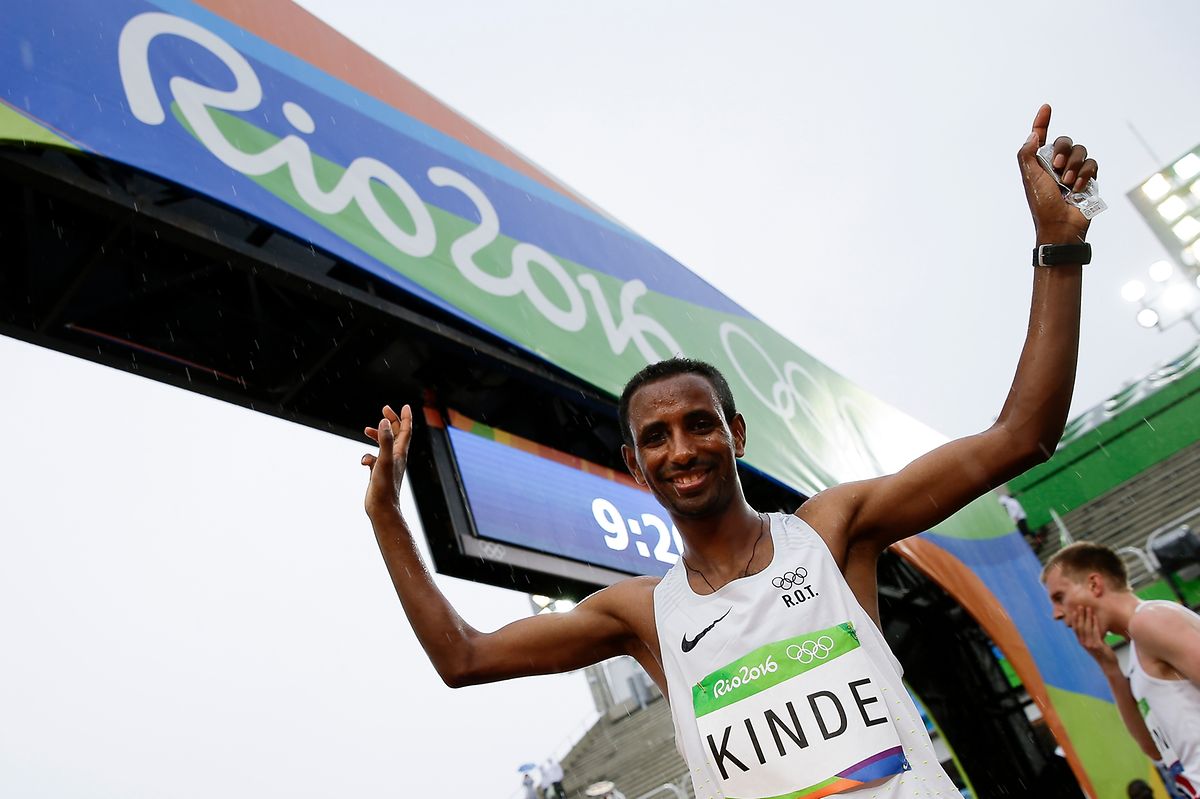Kurz vor dem Start freut sich Yonas Kinde auf seinen ersten olympischen Marathon.