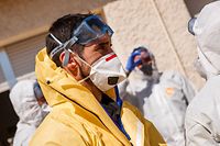 In Spanien kommen Soldaten der Nothilfeeinheit UME bei Desinfektionsarbeiten in Pflegeheimen zum Einsatz.