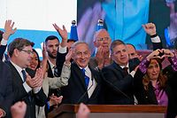 Israel's ex-premier and leader of the Likud party Benjamin Netanyahu addresses supporters at campaign headquarters in Jerusalem early on November 2, 2022, after the end of voting for national elections. - Netanyahu inched towards reclaiming power after projected election results showed a majority government was within reach for the veteran right-winger, but the outlook could shift as ballots are counted. (Photo by Menahem KAHANA / AFP)