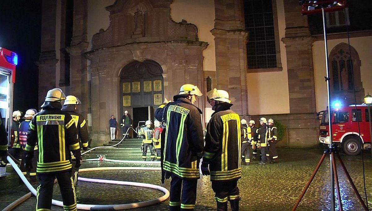 Orgeltreppe Der Abteikirche Verbrannt Feuer Im Kloster Himmerod