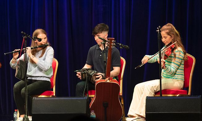 Winning trio Oisín Bradley on concertina, Aoibhín Morgan on the fiddle and Lucia Morgan on the flute will play the cultural centre Cessange on 10 December 