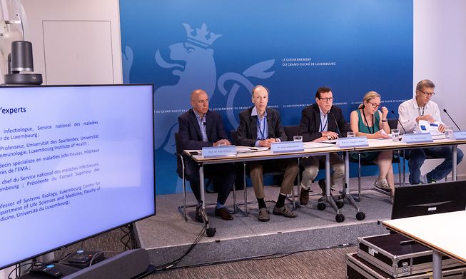Expert panel presenting its advice on vaccine mandate on Tuesday