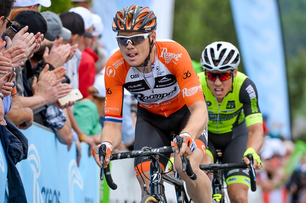 Pim Ligthart (NL/Roompot) und Dimitri Peyskens (B/Veranclassic) konnten sich kurze Zeit alleine vom Feld absetzen.