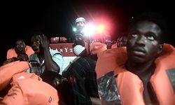 TOPSHOT - A handout picture taken in the search and rescue zone in the Mediterranean sea on June 9, 2018 and released on June 11, 2018 by SOS Mediterranee NGO shows migrants being rescued before boarding the French NGO's ship Aquarius.
The EU on June 11, 2018 called on Italy and Malta to reach a "swift resolution" to allow the Aquarius, a search and rescue ship run in partnership between "SOS Mediterranee" and Doctors without borders (MSF), carrying hundreds of migrants to dock, saying it was a "humanitarian imperative". Some 629 people, including pregnant women and scores of children, were saved by SOS Mediterranean on JUne 9 and are stuck aboard the French NGO's ship Aquarius, which is currently between Malta and Sicily waiting for a secure port. / AFP PHOTO / SOS MEDITERRANEE / Karpov / RESTRICTED TO EDITORIAL USE - MANDATORY CREDIT "AFP PHOTO / KARPOV / SOS MEDITERRANEE" - NO MARKETING NO ADVERTISING CAMPAIGNS - DISTRIBUTED AS A SERVICE TO CLIENTS

