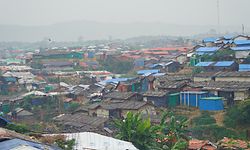 In den Flüchtlingslagern in Bangladesch lebt rund eine Million Rohingya auf engstem Raum.